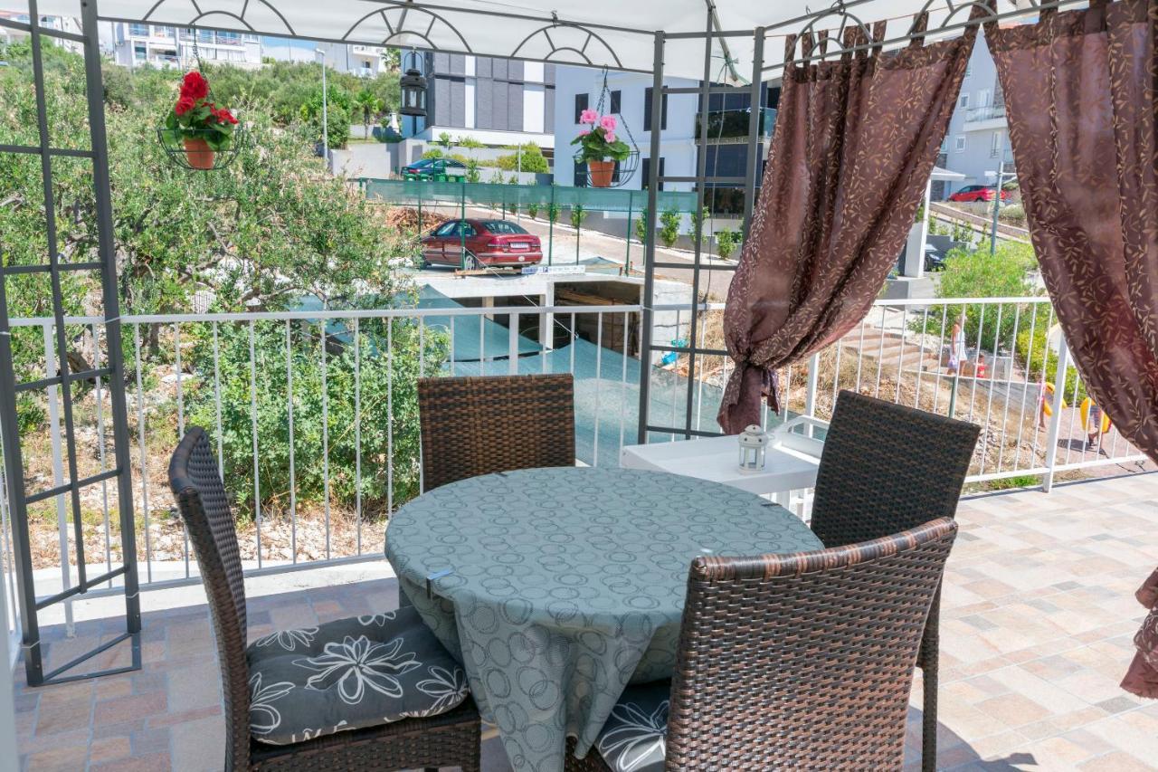 Apartments Zmika Primošten Eksteriør bilde